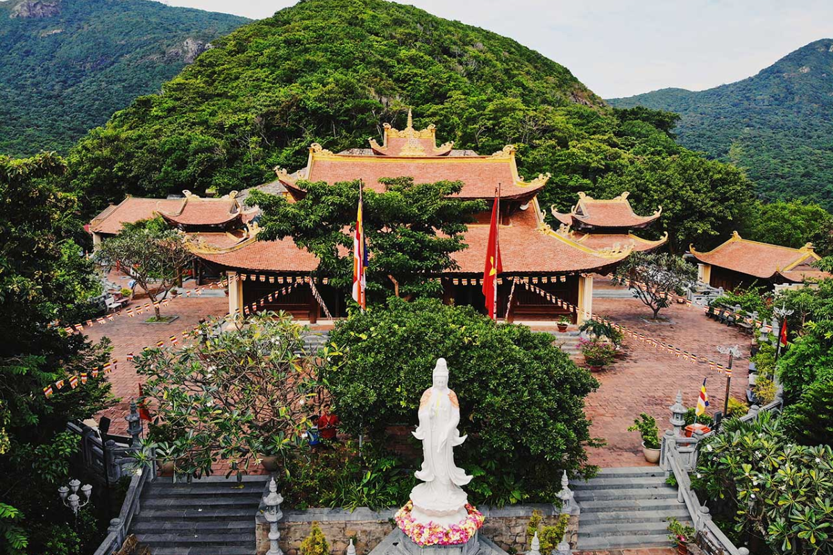 Statue of Avalokiteshvara on a lotus pedestal at Van Son Pagoda